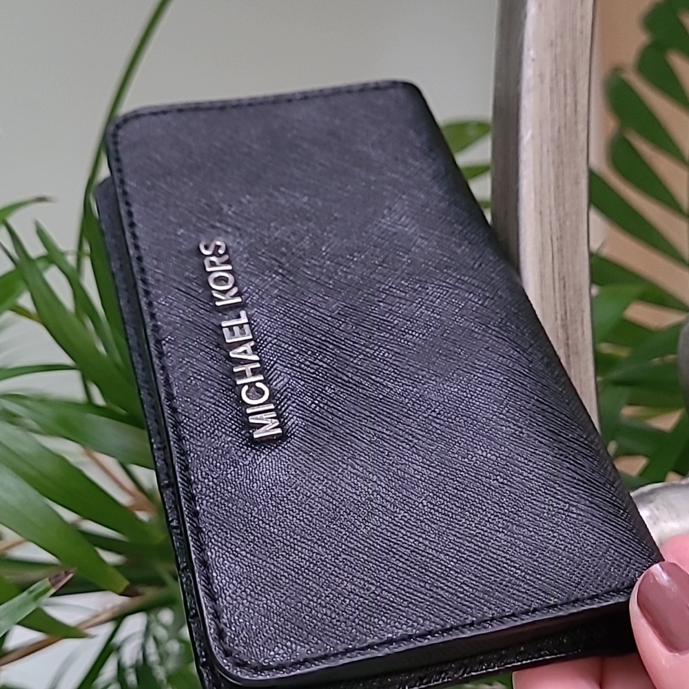 MK Leather Wristlet/Card Holder ❤️